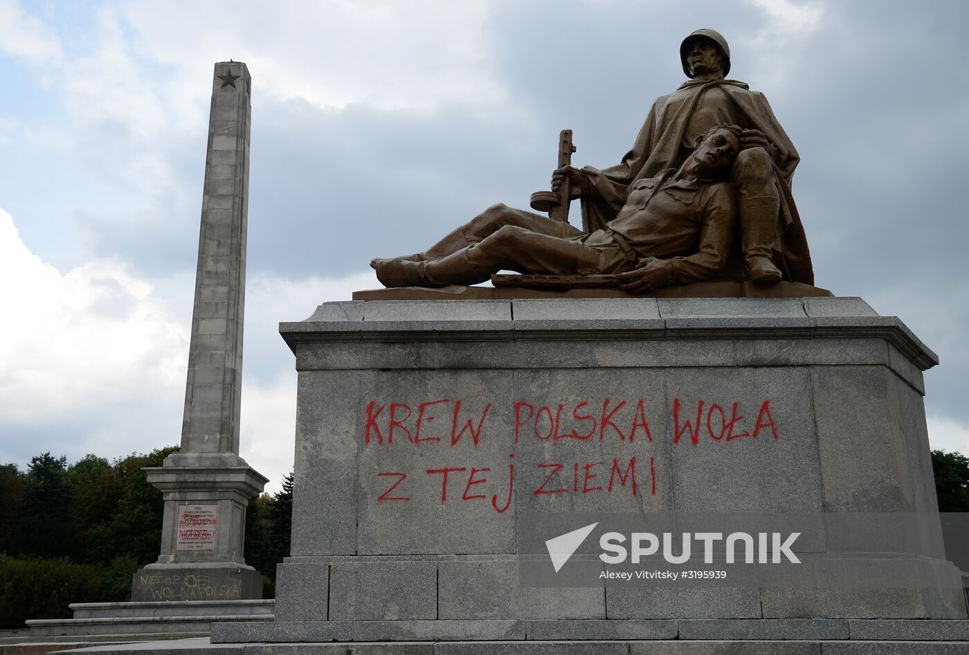 Soviet soldiers cemetery in Warsaw desecrated