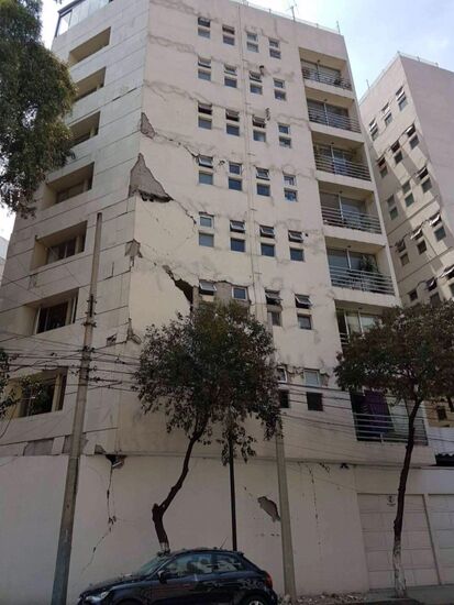 Powerful earthquake hits southern Mexico