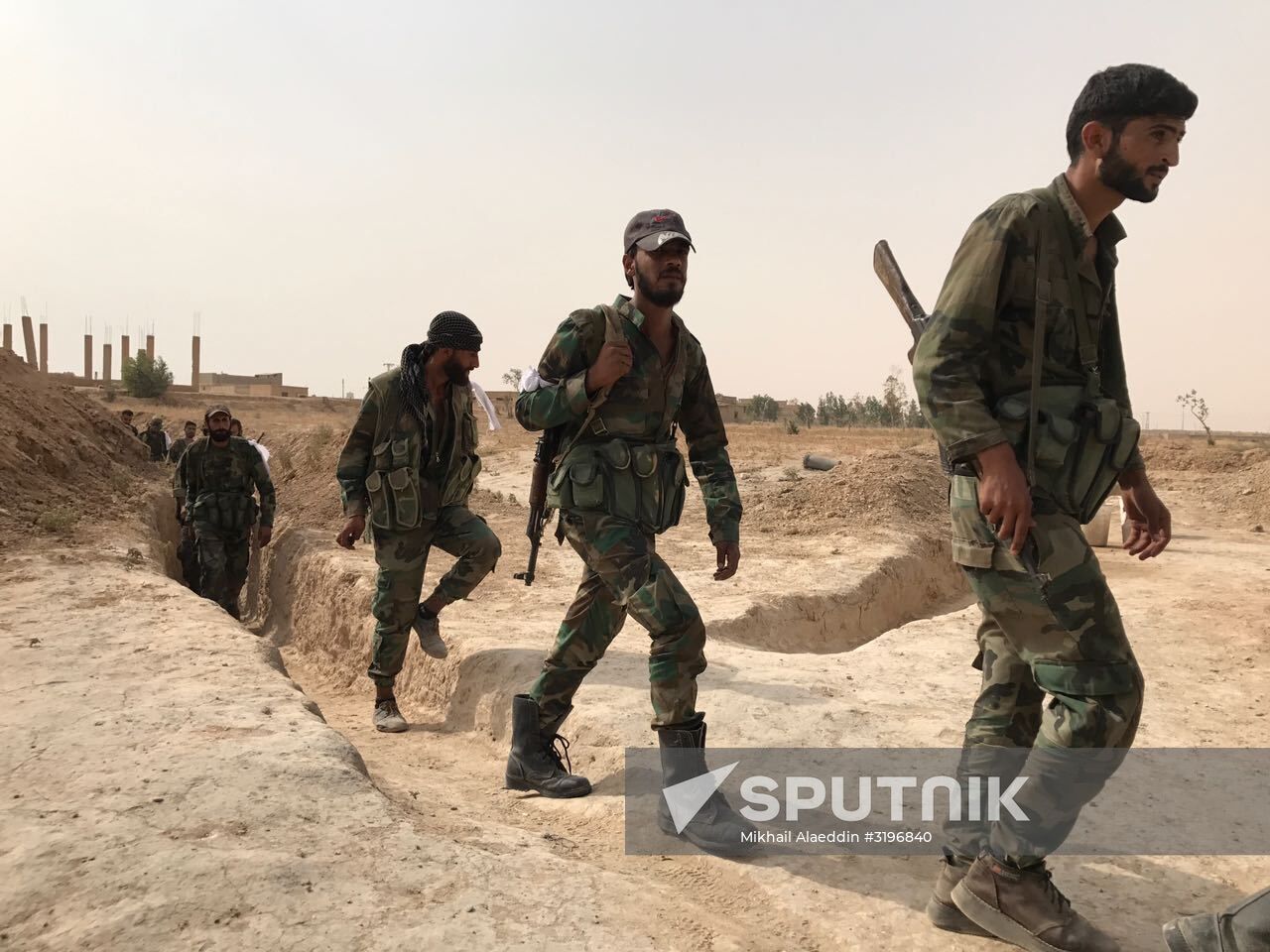 Syrian army and people's militia during offensive operation near al-Jafra in Deir-ez-Zor