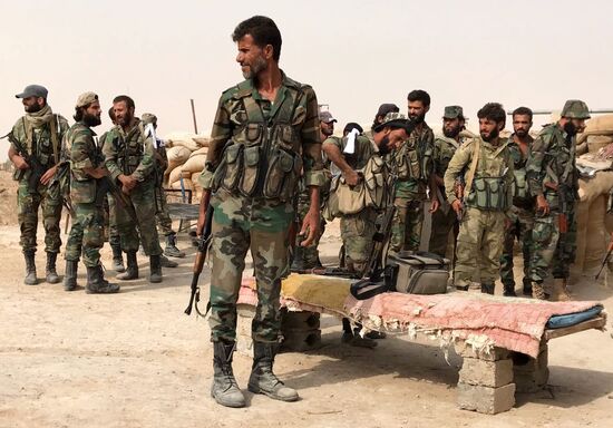 Syrian army and people's militia during offensive operation near al-Jafra in Deir-ez-Zor