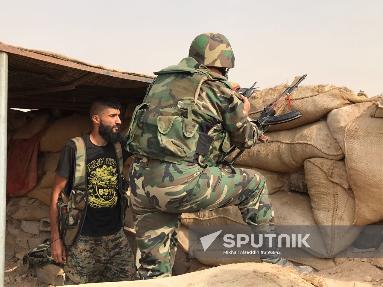 Syrian army and people's militia during offensive operation near al-Jafra in Deir-ez-Zor