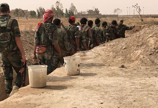 Syrian army and people's militia during offensive operation near al-Jafra in Deir-ez-Zor