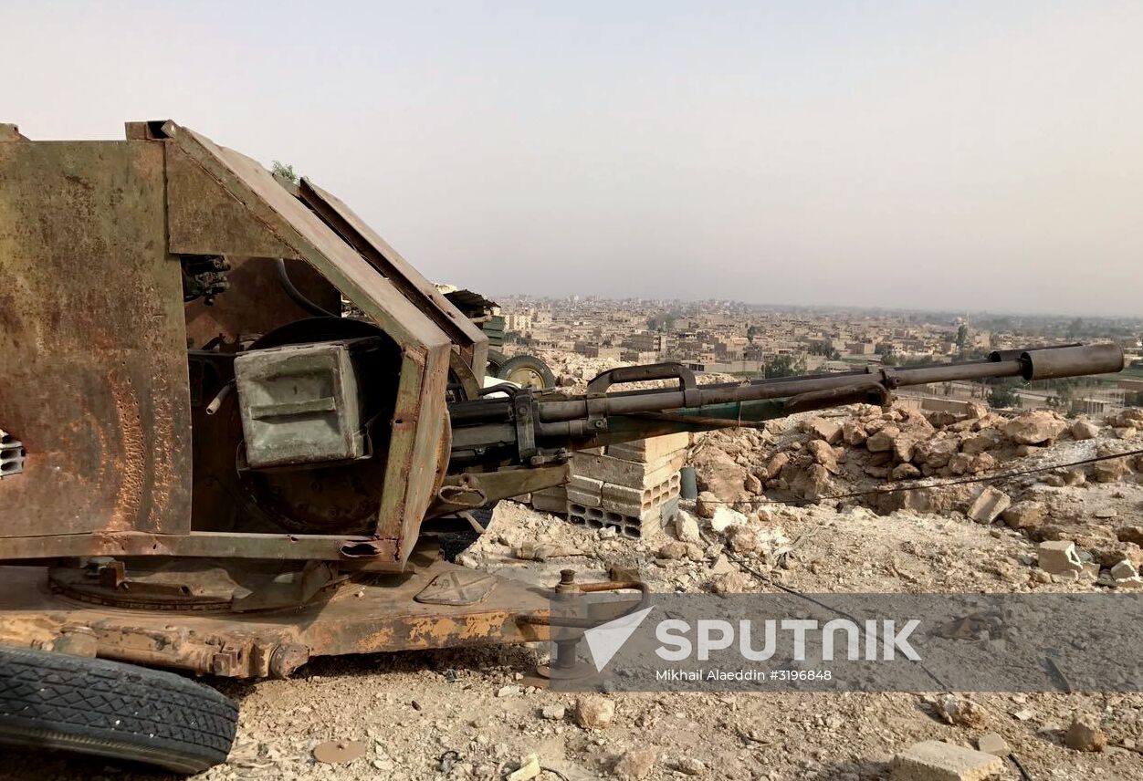 Syrian army and people's militia during offensive operation near al-Jafra in Deir-ez-Zor