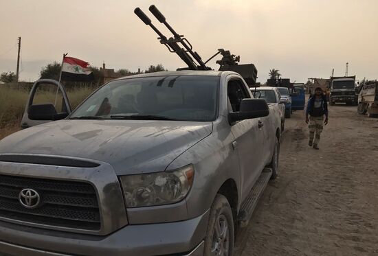 Syrian army and people's militia during offensive operation near al-Jafra in Deir-ez-Zor