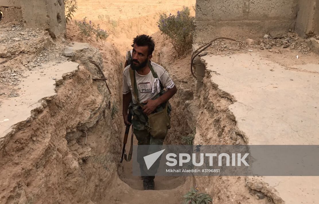 Syrian army and people's militia during offensive operation near al-Jafra in Deir-ez-Zor