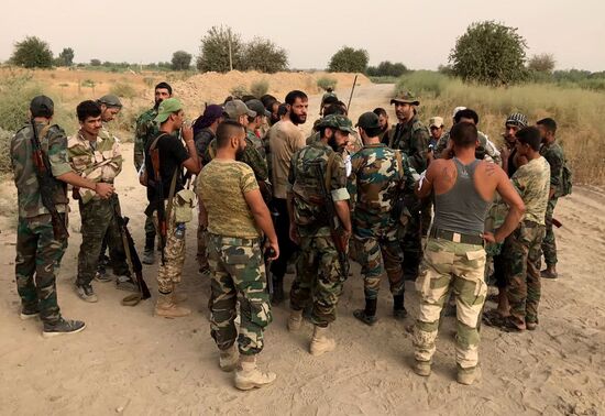 Syrian army and people's militia during offensive operation near al-Jafra in Deir-ez-Zor