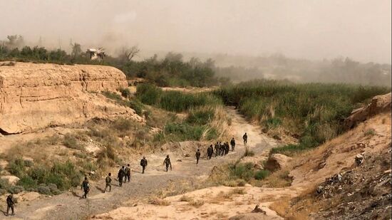 Syrian army and people's militia during offensive operation near al-Jafra in Deir-ez-Zor