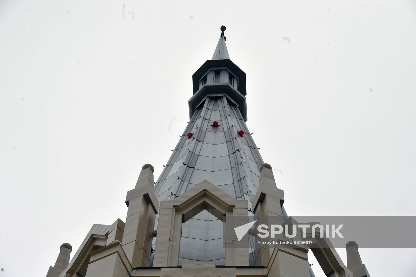 Russian Foreign Ministry building's spire reconstructed