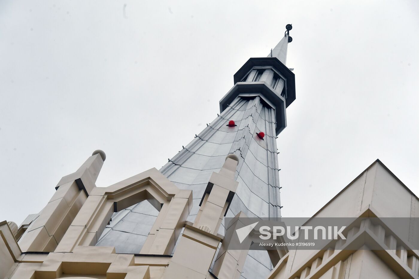 Russian Foreign Ministry building's spire reconstructed