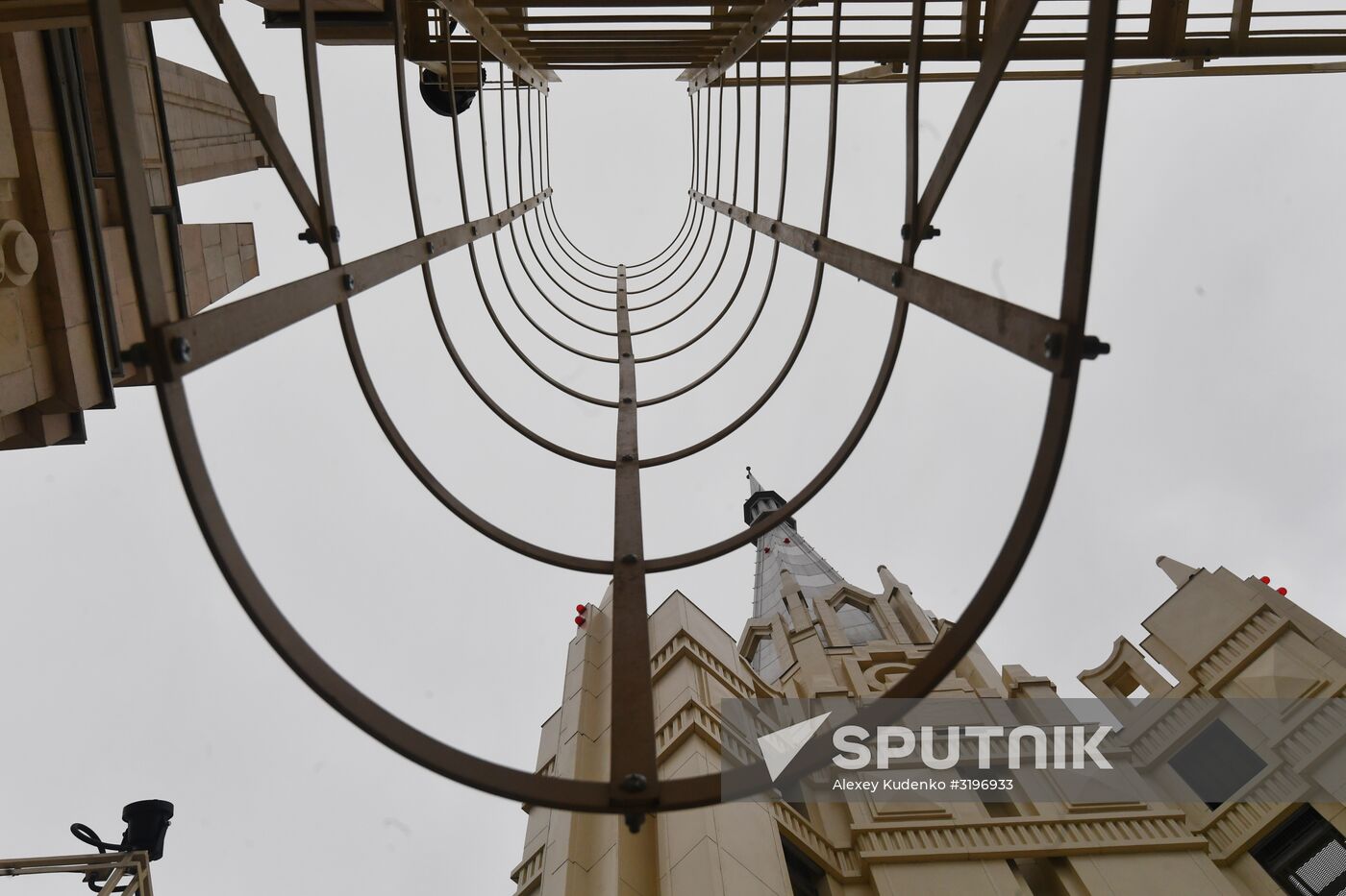 Russian Foreign Ministry building's spire reconstructed