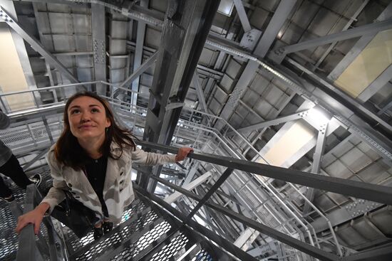 Russian Foreign Ministry building's spire reconstructed