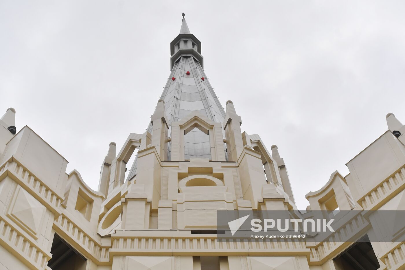 Russian Foreign Ministry building's spire reconstructed