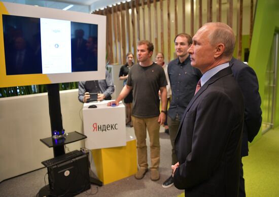 President Putin visits Yandex IT company's office