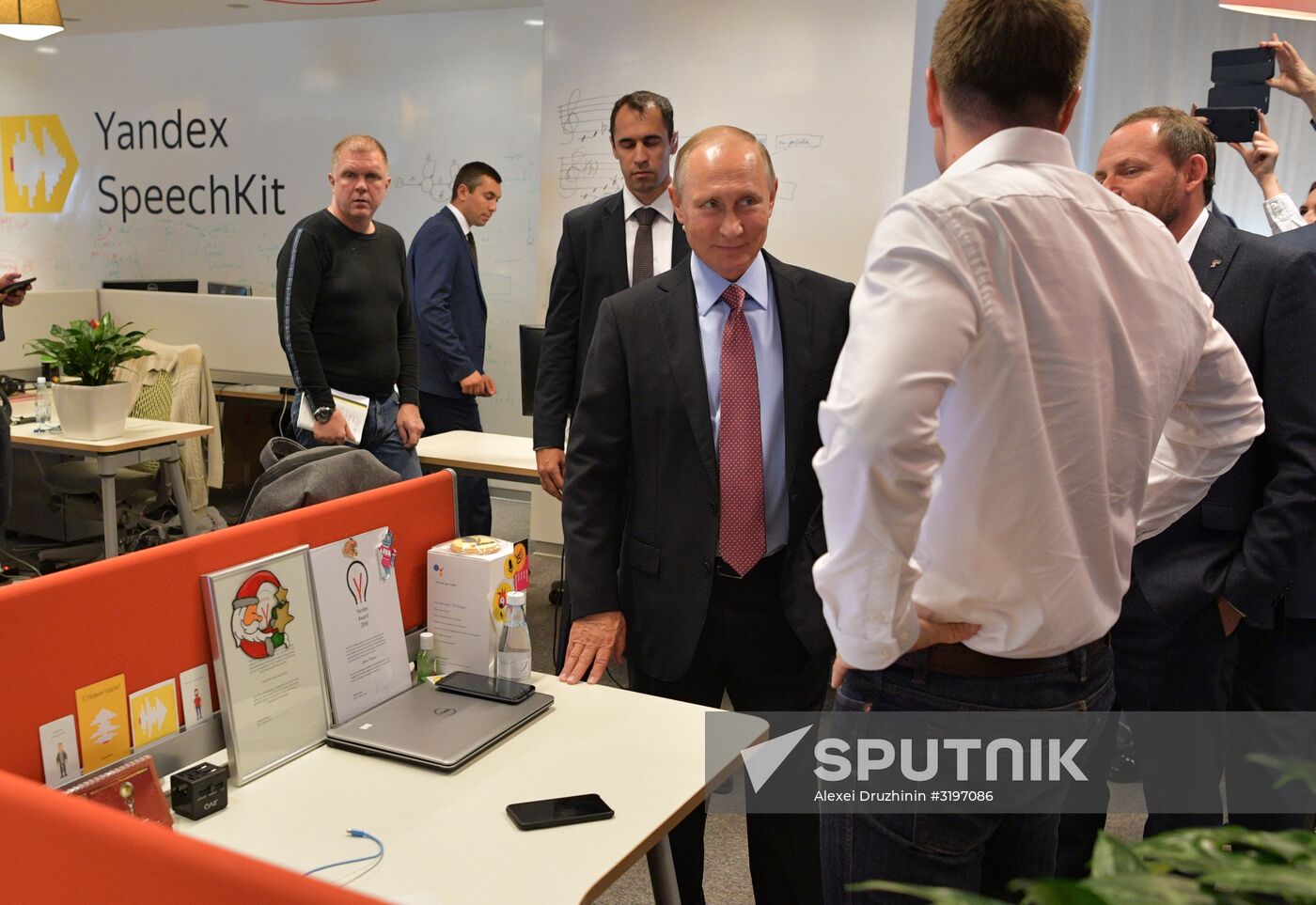 President Putin visits Yandex IT company's office