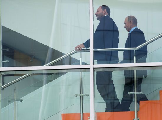 President Putin visits Yandex IT company's office
