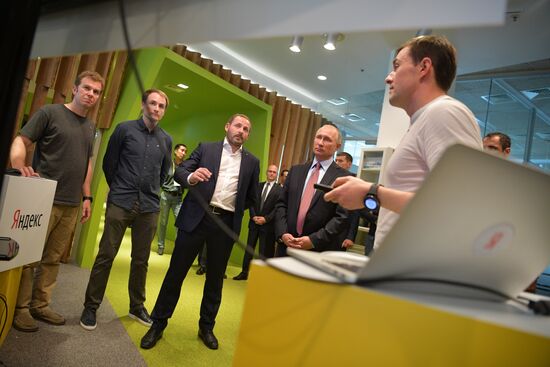 President Putin visits Yandex IT company's office