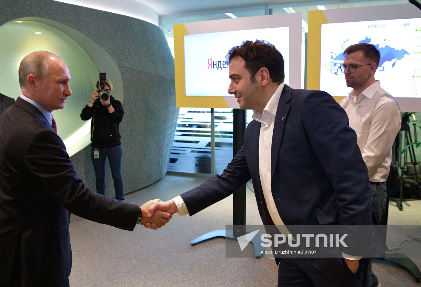 President Putin visits Yandex IT company's office