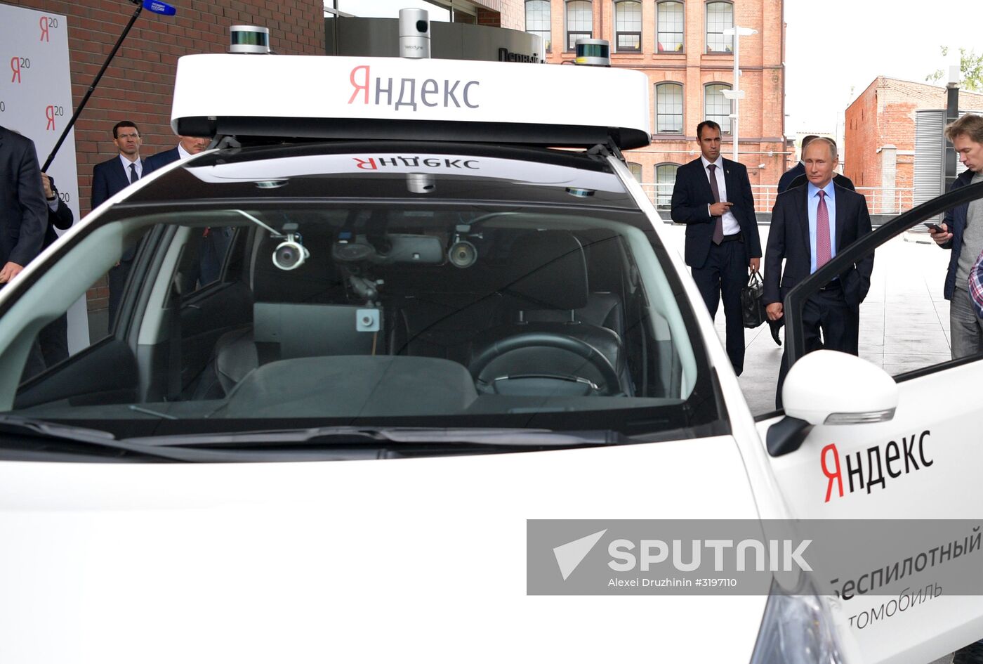 President Putin visits Yandex IT company's office