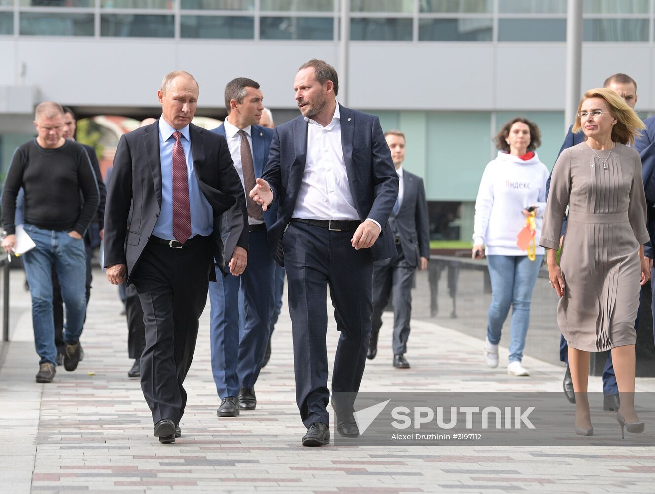 President Putin visits Yandex IT company's office