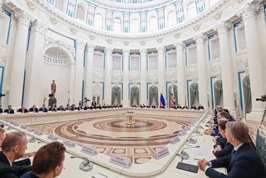 President Putin meets with Russian businesspeople