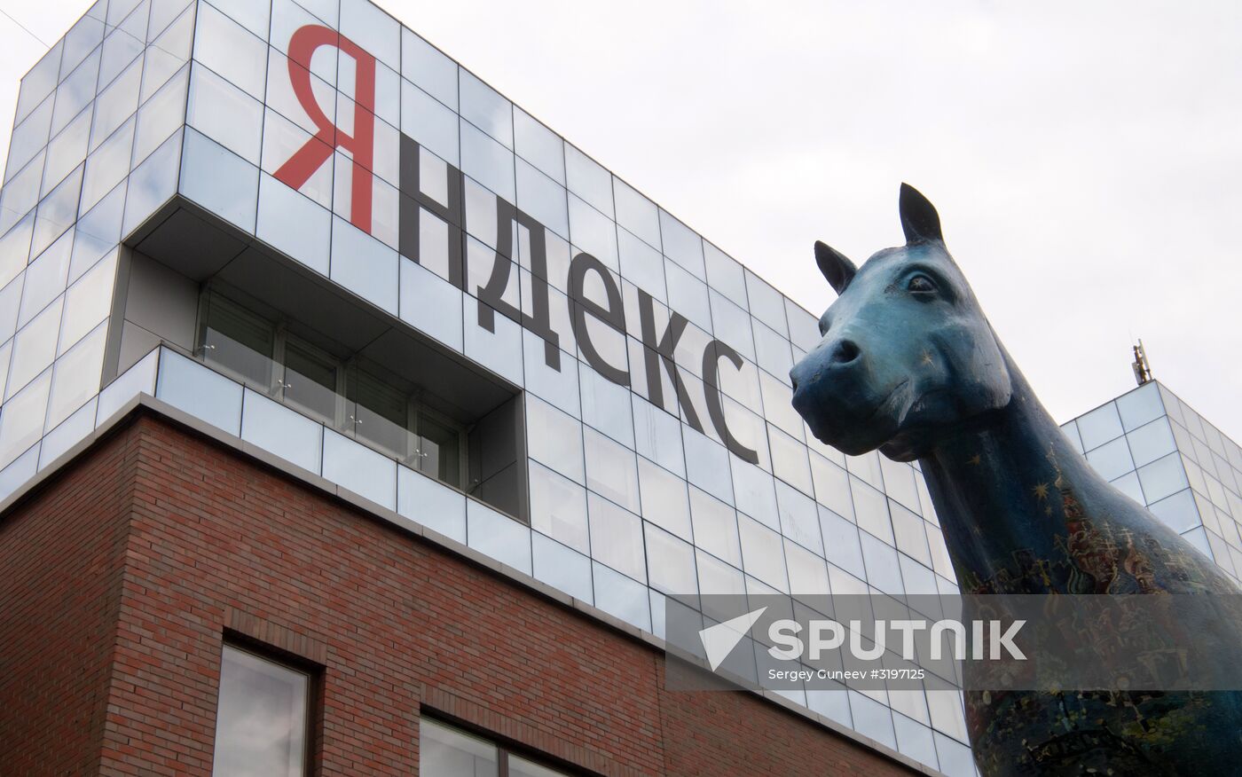 President Putin visits Yandex IT company's office