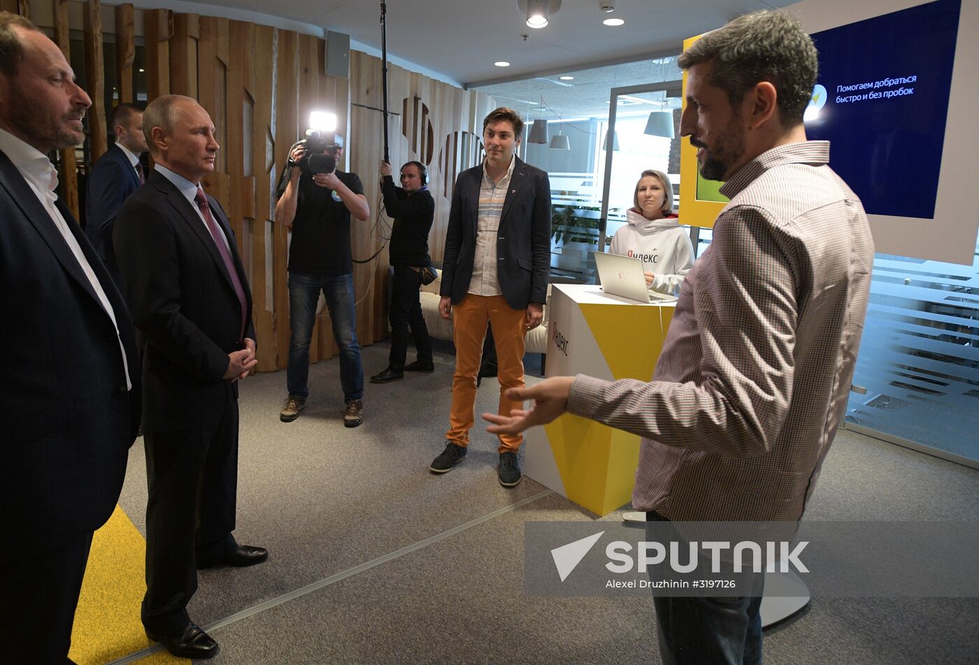 President Putin visits Yandex IT company's office