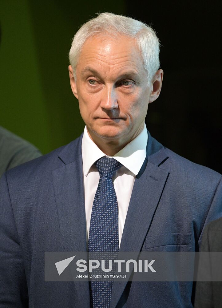 President Putin visits Yandex IT company's office