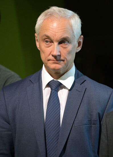 President Putin visits Yandex IT company's office