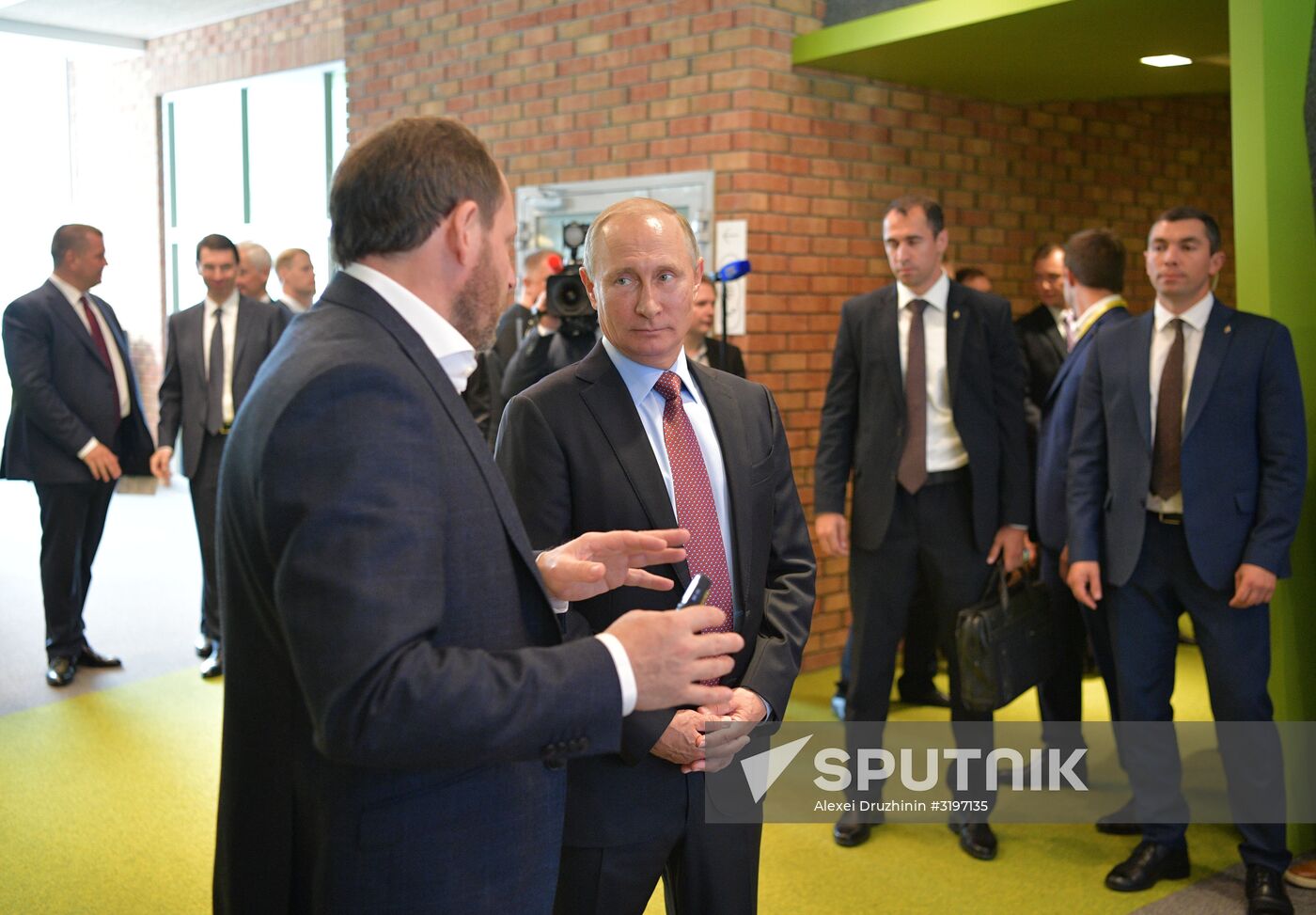 President Putin visits Yandex IT company's office