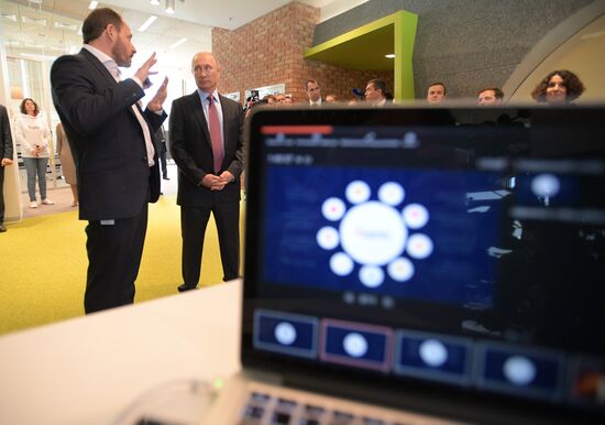 President Putin visits Yandex IT company's office