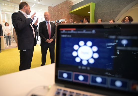 President Putin visits Yandex IT company's office