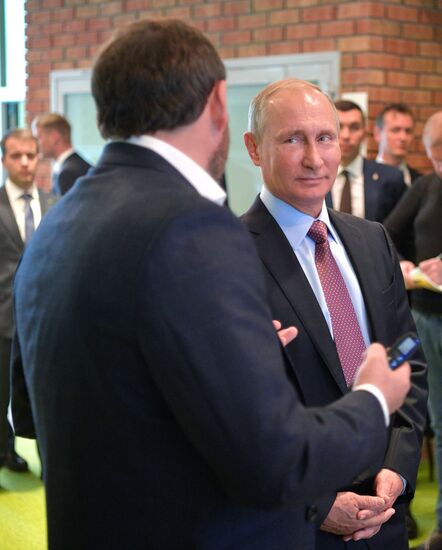 President Putin visits Yandex IT company's office