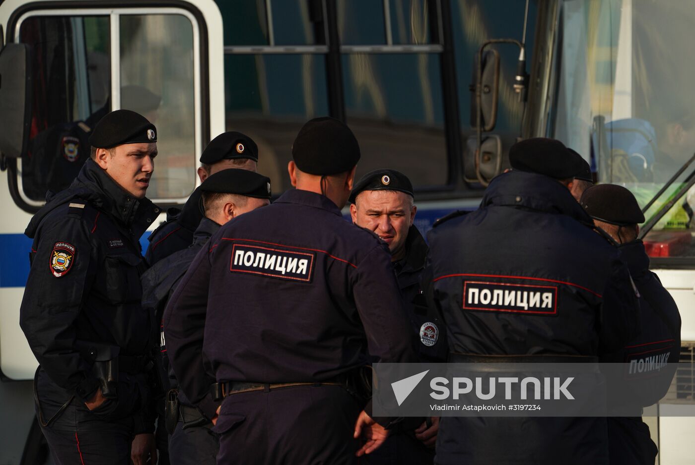 Police raid Moskva retail center