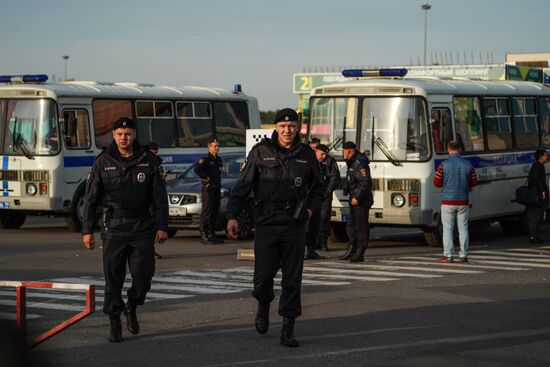 Police raid Moskva retail center