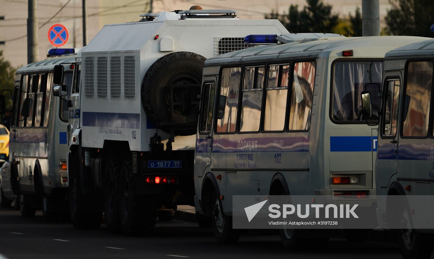 Police raid Moskva retail center