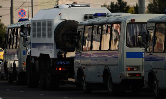 Police raid Moskva retail center