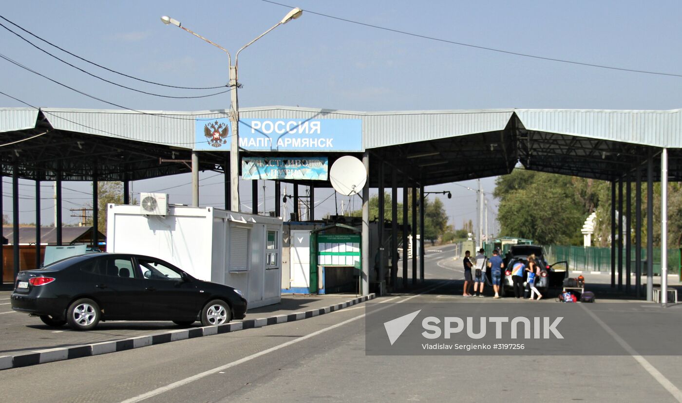 Armyansk checkpoint at Russia-Ukraine border