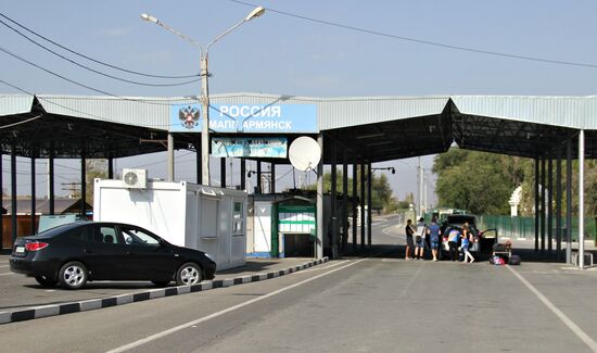 Armyansk checkpoint at Russia-Ukraine border