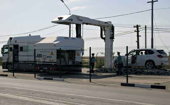 Armyansk checkpoint at Russia-Ukraine border