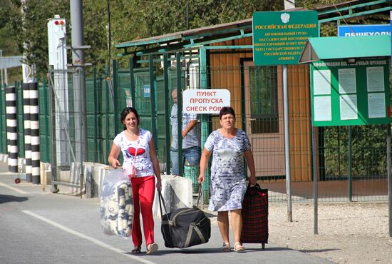 Armyansk checkpoint on Russian-Ukrainian border