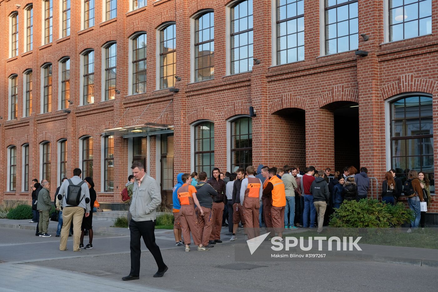 Yandex staff evacuated after bomb threat