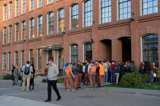 Yandex staff evacuated after bomb threat