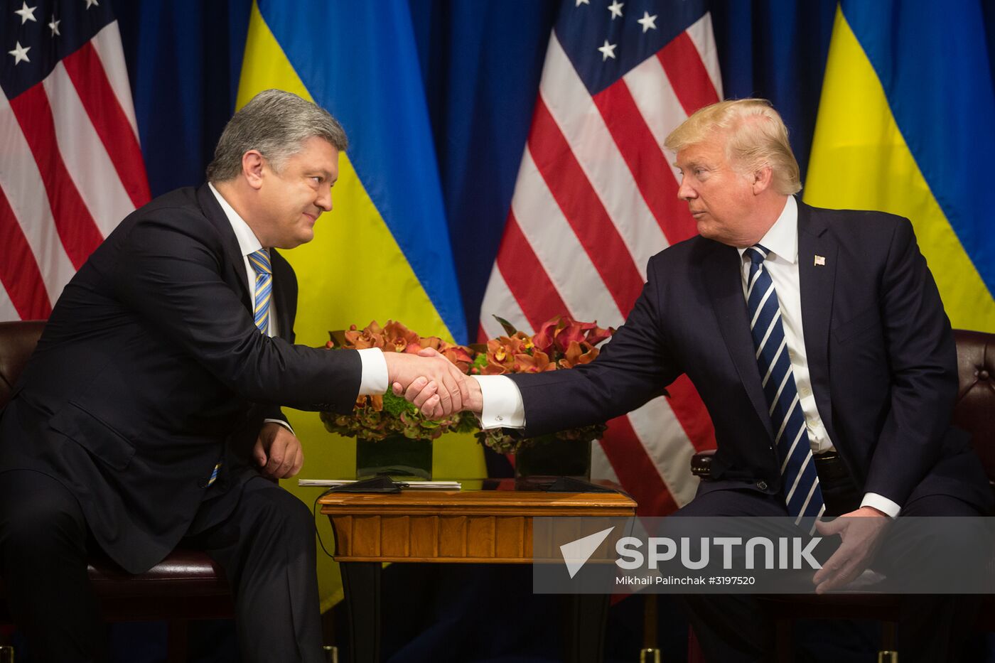 US President Donald Trump meets with Ukrainian President Petro Poroshenko