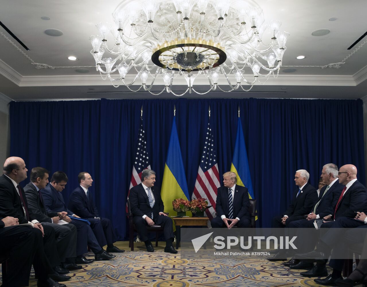 US President Donald Trump meets with Ukrainian President Petro Poroshenko