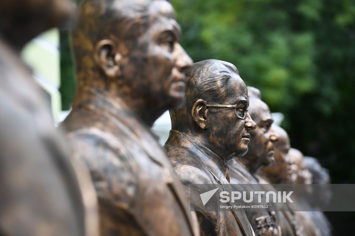Moscow unveils Alley Of 20th Century Rulers