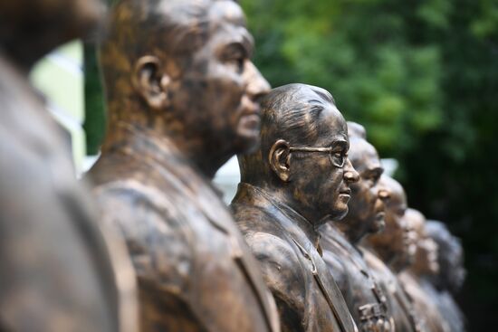 Moscow unveils Alley Of 20th Century Rulers
