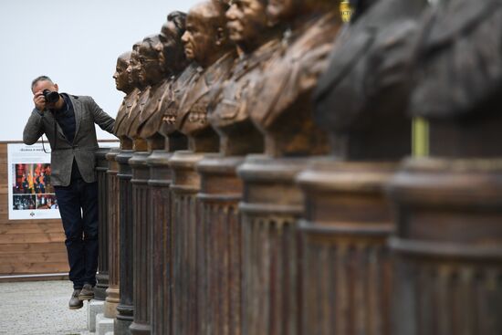 Moscow unveils Alley Of 20th Century Rulers