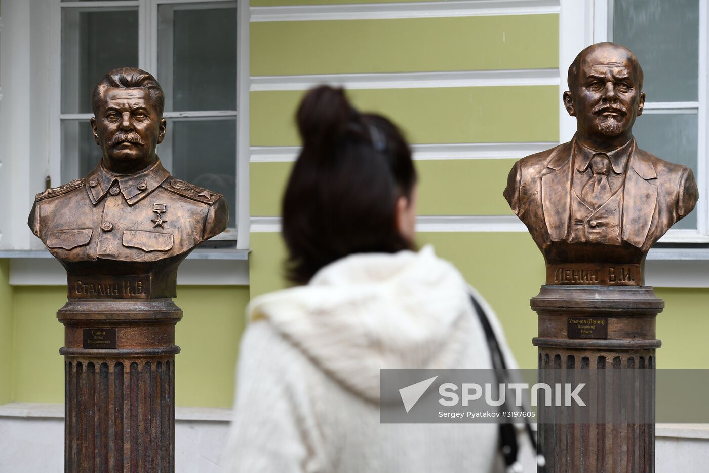 Moscow unveils Alley Of 20th Century Rulers