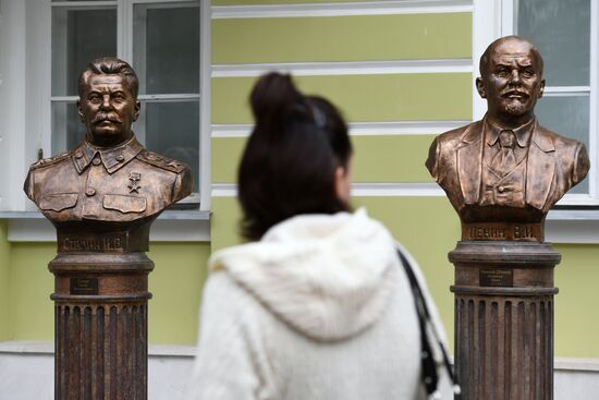 Moscow unveils Alley Of 20th Century Rulers