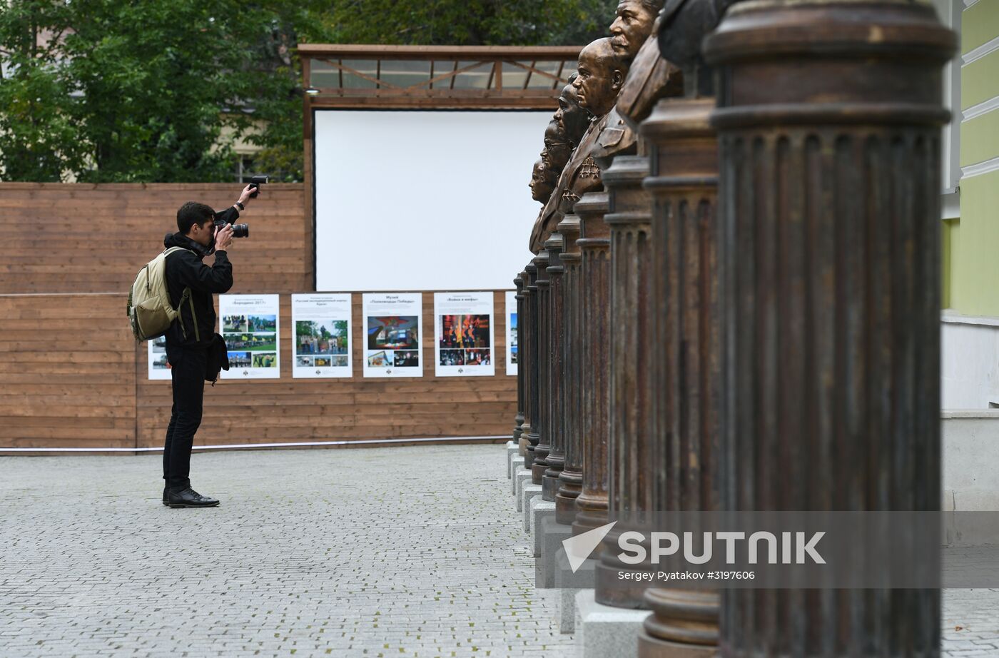 Moscow unveils Alley Of 20th Century Rulers